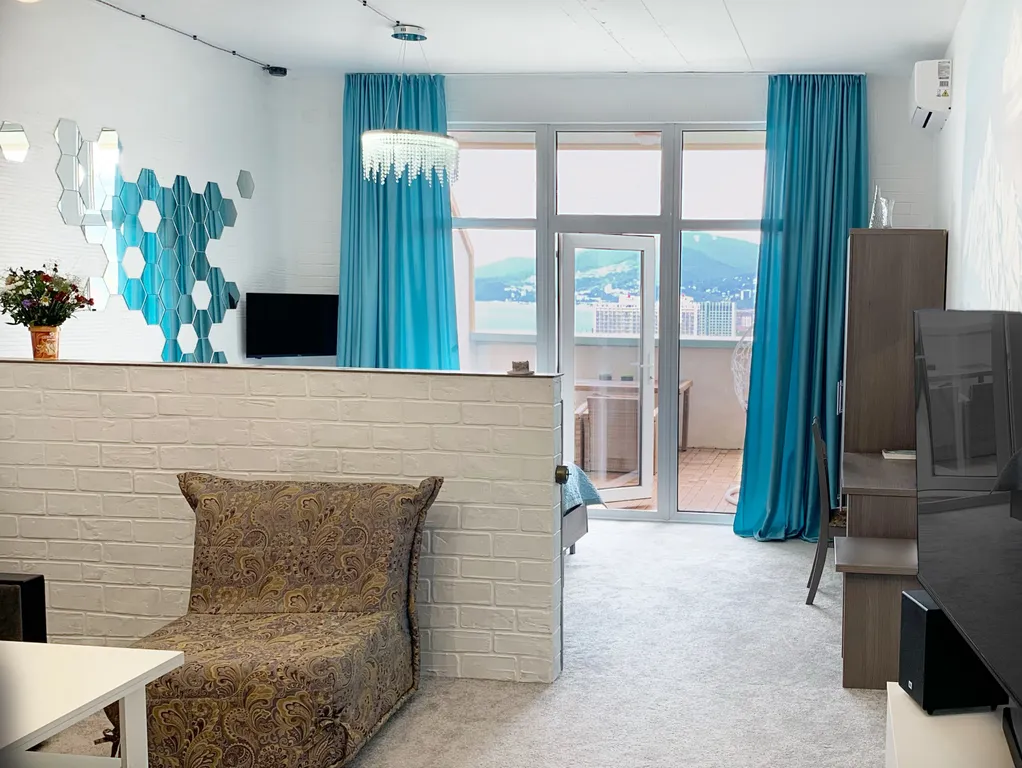 Квартира Квартира Просторная студия у моря на 2-5 гостей, терраса с панорамным видом — Адлер