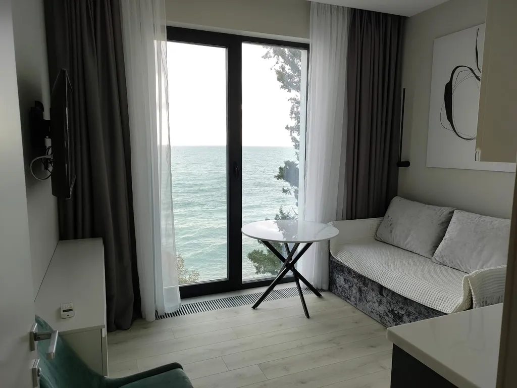 Апартамент с самым красивым прямым видом на море, двухкомнатный