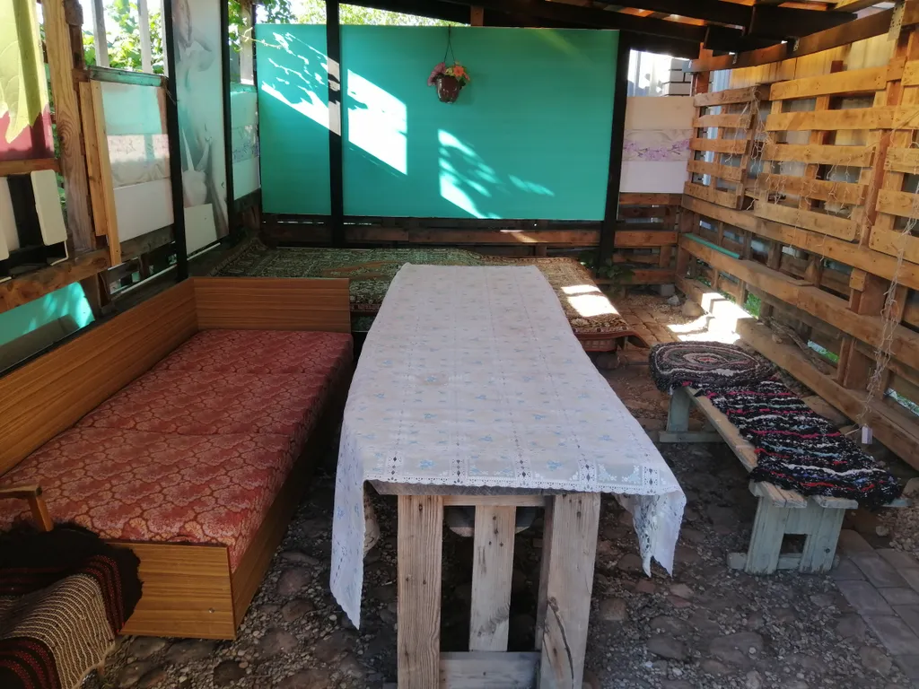 Дом с баней, бильярдом и бассейном