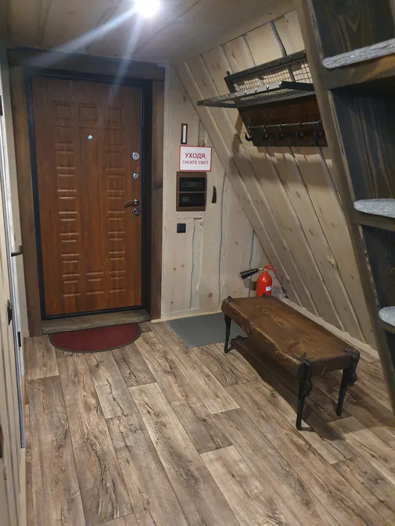 Дом у пруда