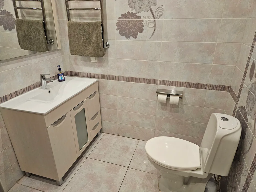 Коттедж Коттедж с большим бассейном — Черное