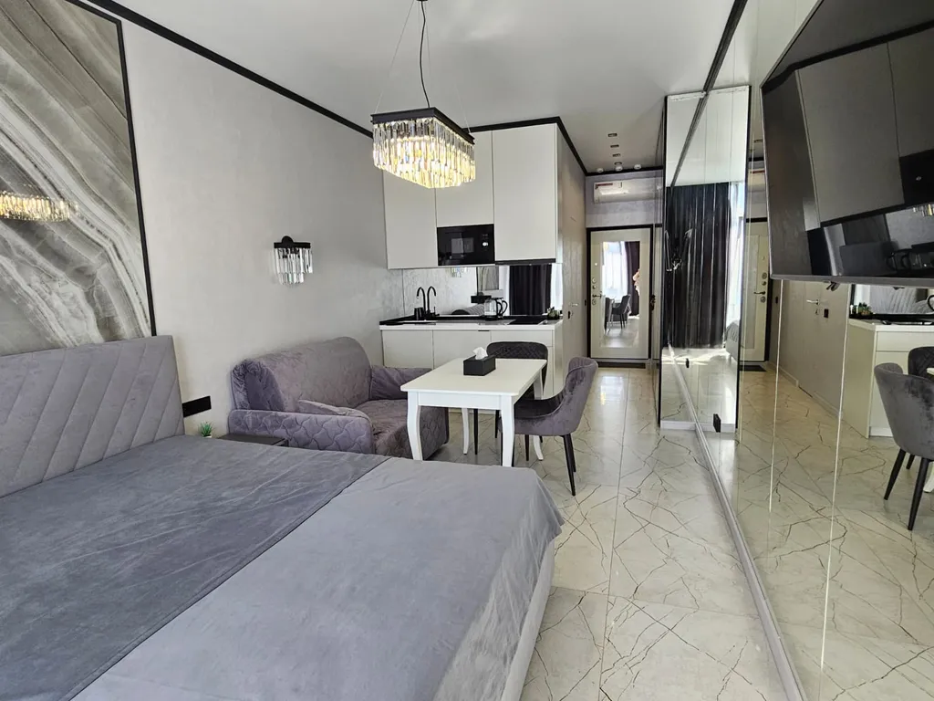 Квартира с видом на море и дизайнерским ремонтом в ЖК Метрополь