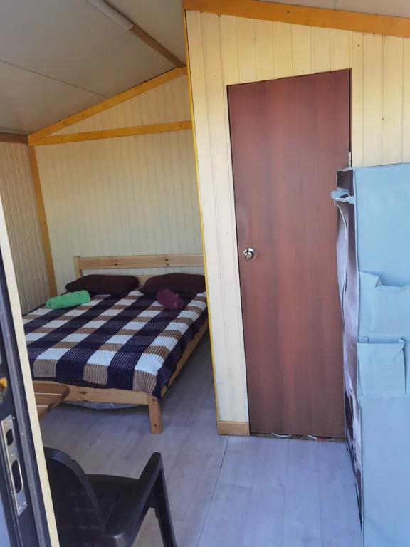 Домик двухспальная кровать, санузел