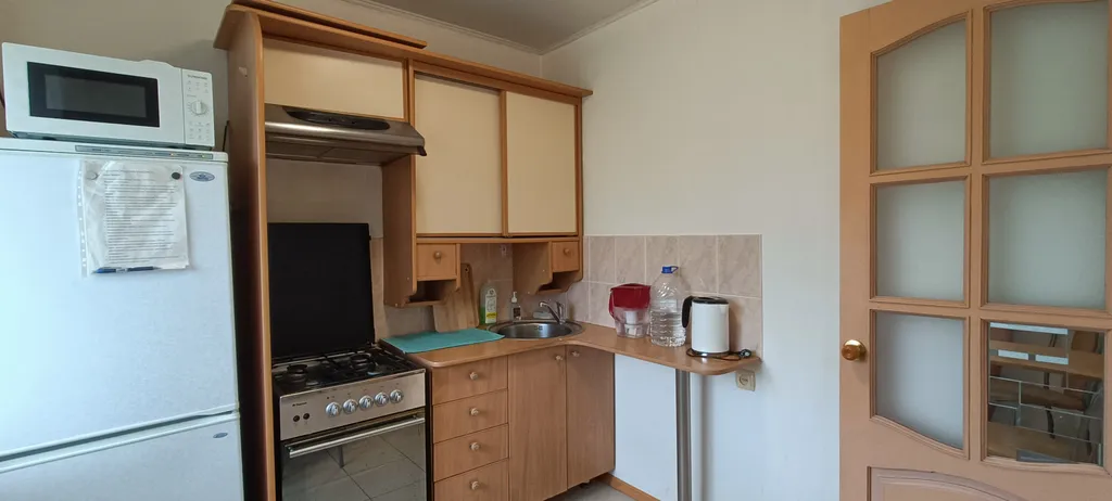 В центре с балконом