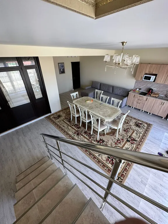 Комфортабельный таун у берега Каспийского моря