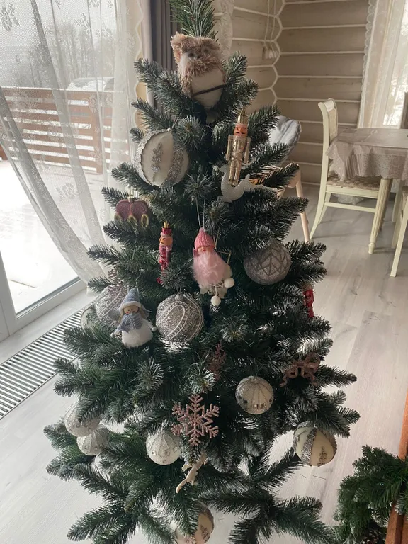 Уютный дом из кедра на берегу реки Волга