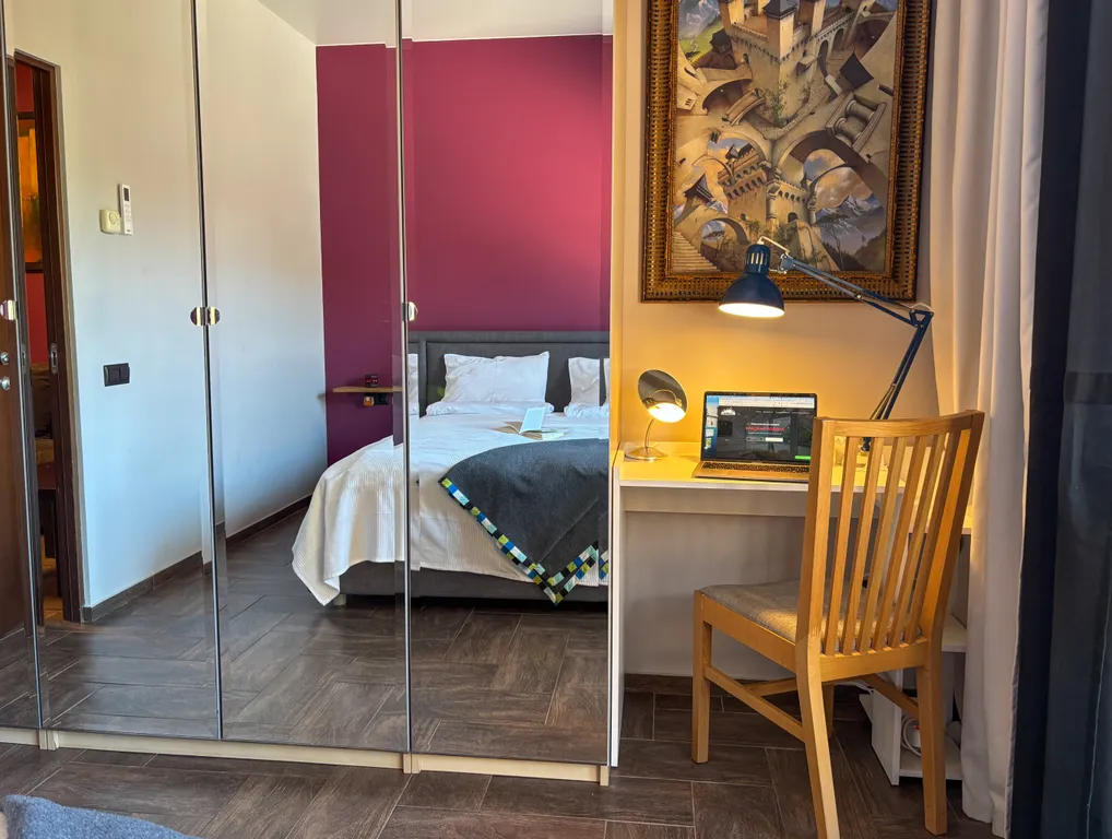 Квартира отдельной спальней и балконом в центре Поляны