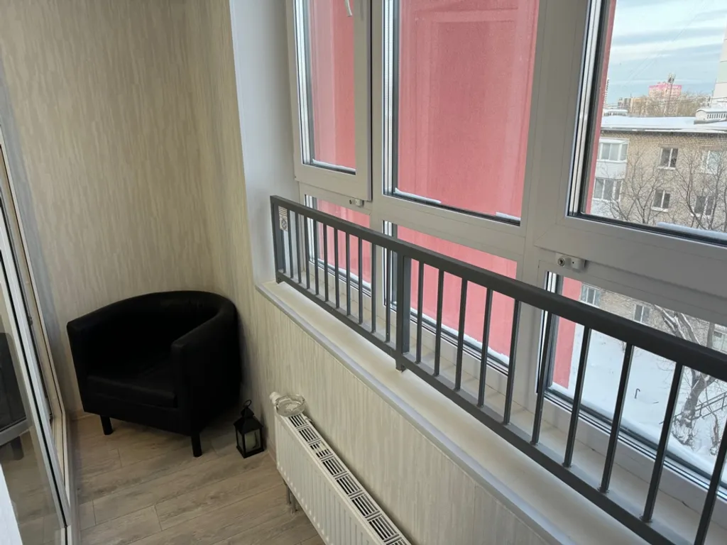 Студия с камином у парка