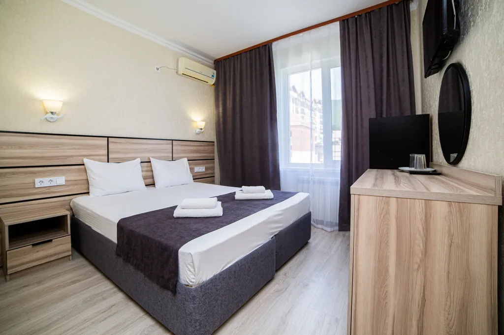 Двухкомнатный номер, завтрак, подогрев бассейн, 10 мин море, парковка