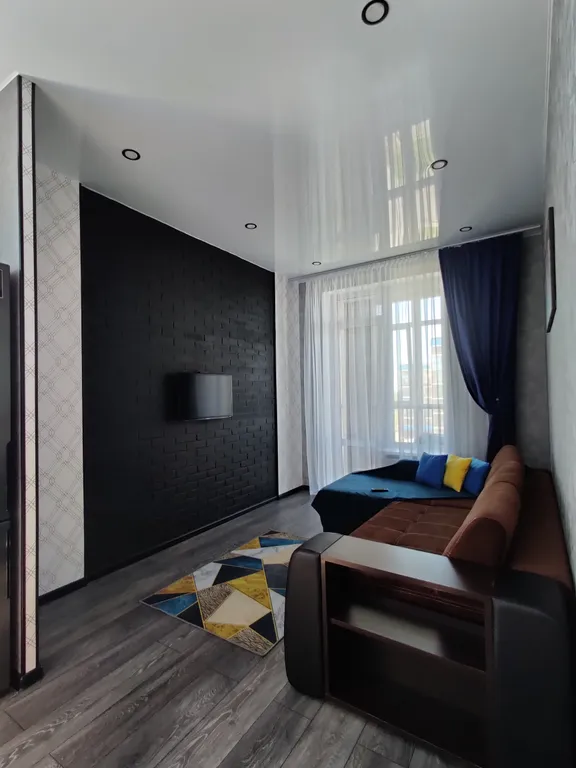 Дизайнерская и просторная квартира недалеко от центра