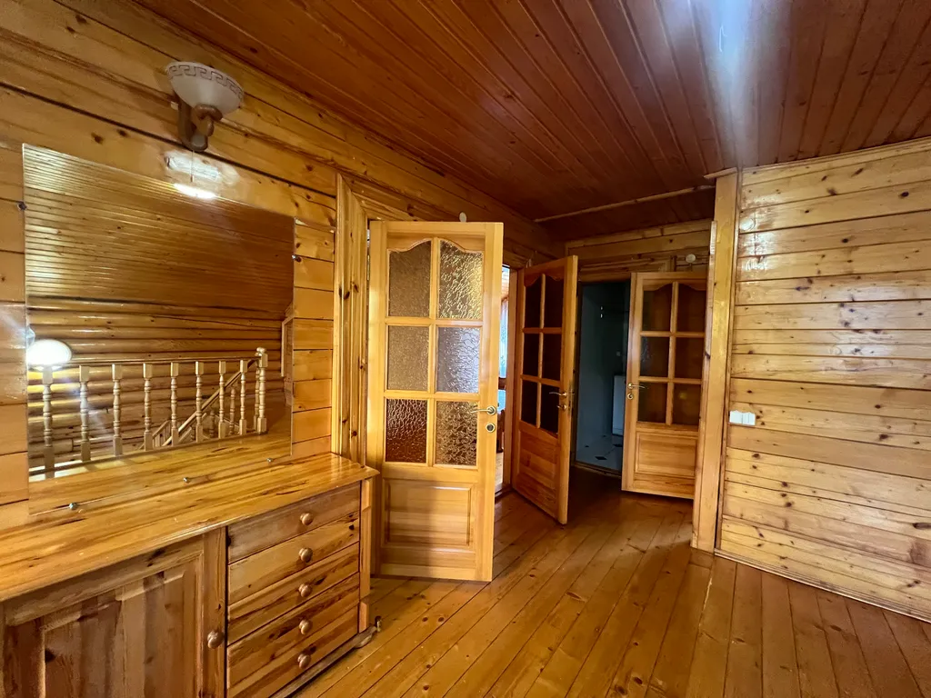 Сруб в Ялте c бассейном и сауной