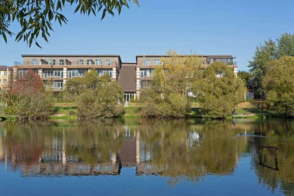 Уютная студия на берегу реки со своей террасой и живописным видом