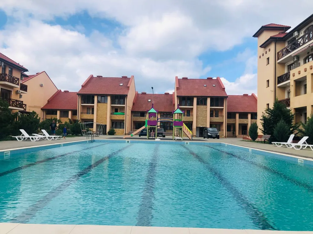 Студия у моря, Итальянская деревня