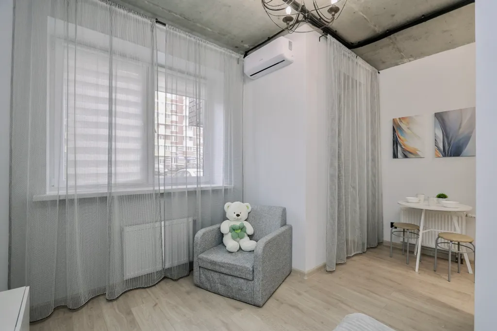 Милeйшaя студия с балконoм в центре гоpодa