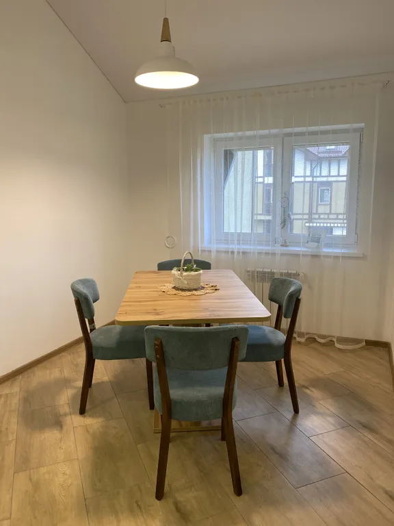 Двухуровневые апартаменты у озера и моря