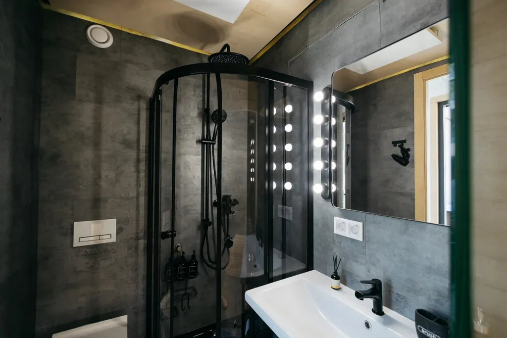 Уютный дом Японская куница с панорамными окнами с видом на лес