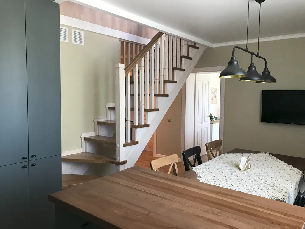 Двухуровневая квартира с 3 спальнями в частном доме