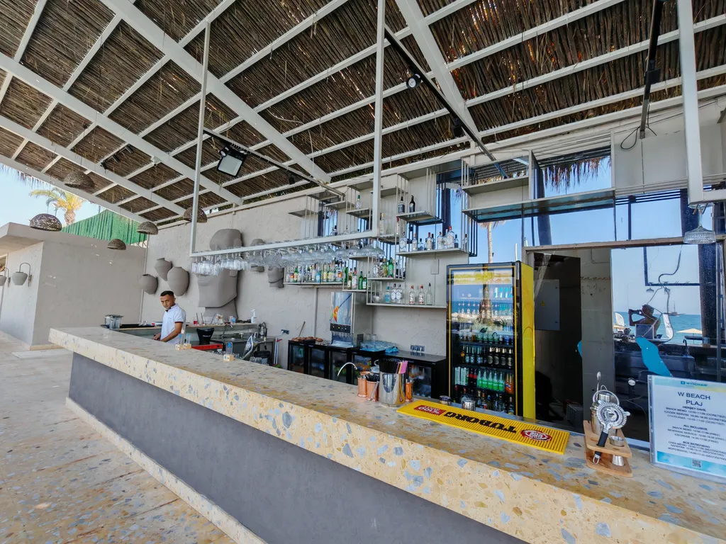 Квартира в Azura World c видом на бассейн и аквапарком С3-60