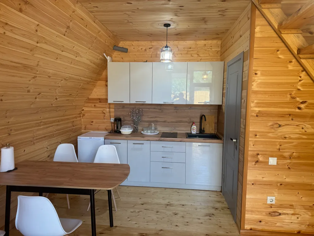 Деревянный дом на территории отеля