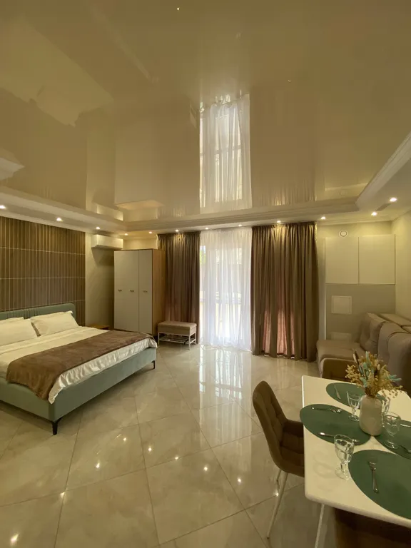 Таунхаус с крыльцом, зоной отдыха и парковкой