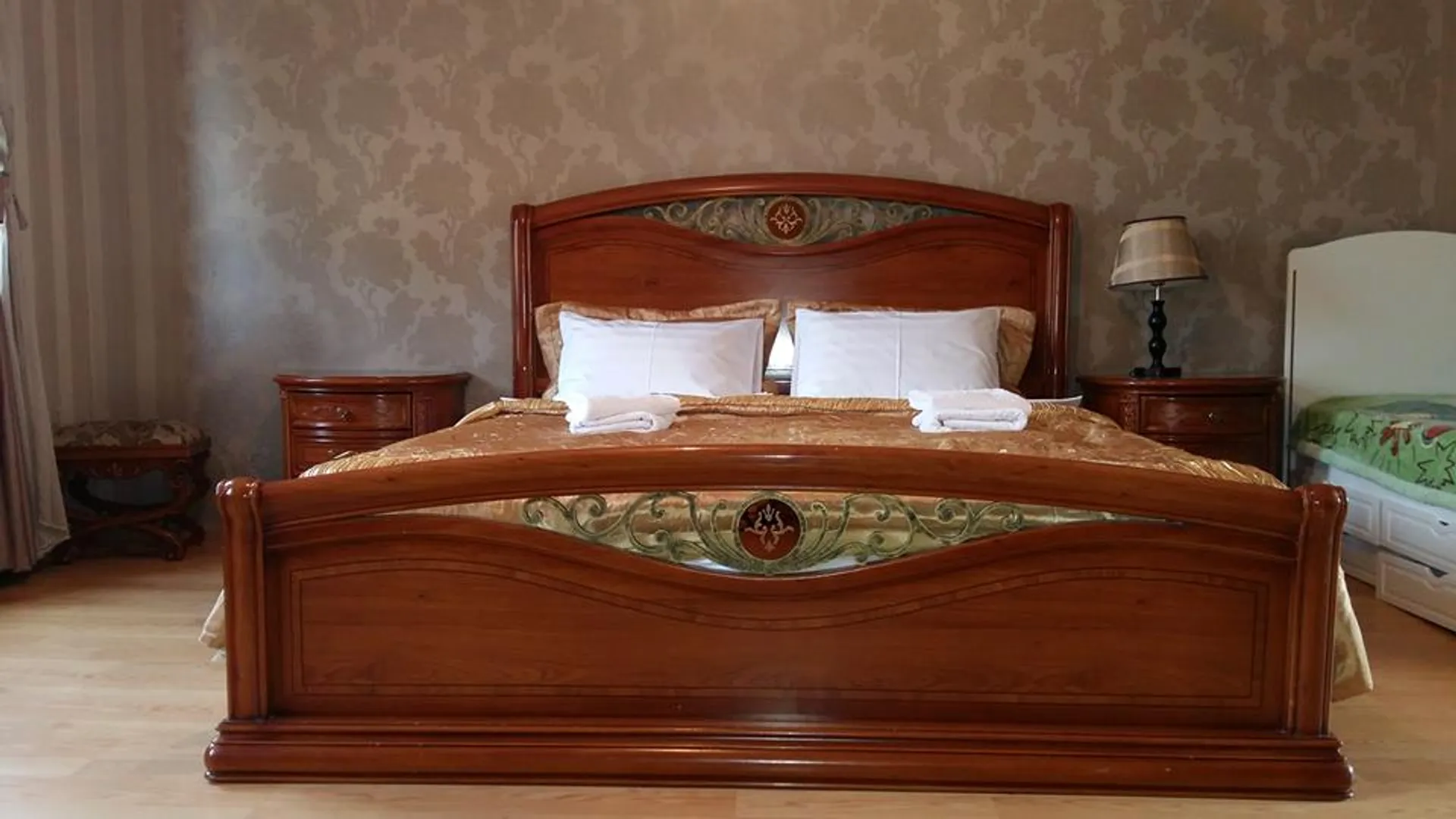 king size bed