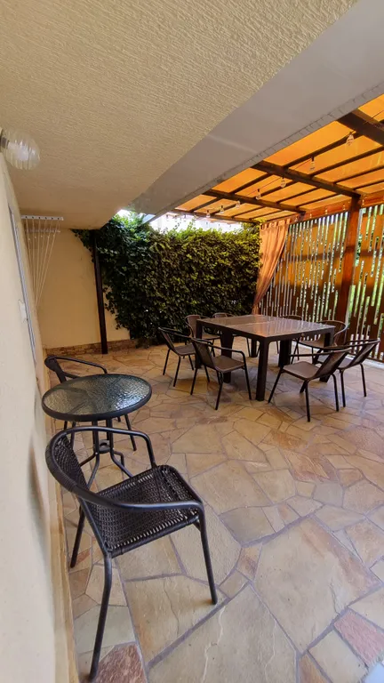 Дом рядом с морем в тихом районе