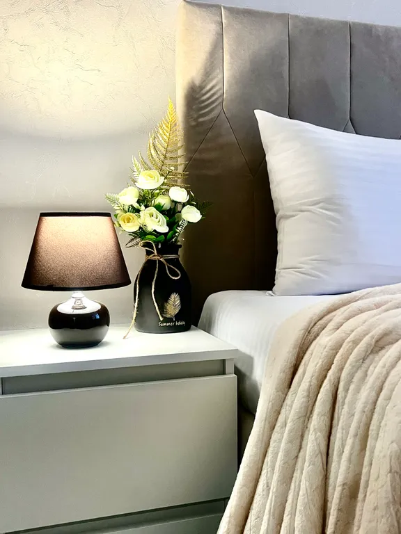 Шикарные апартаменты с белоснежными полотенцами и бельем