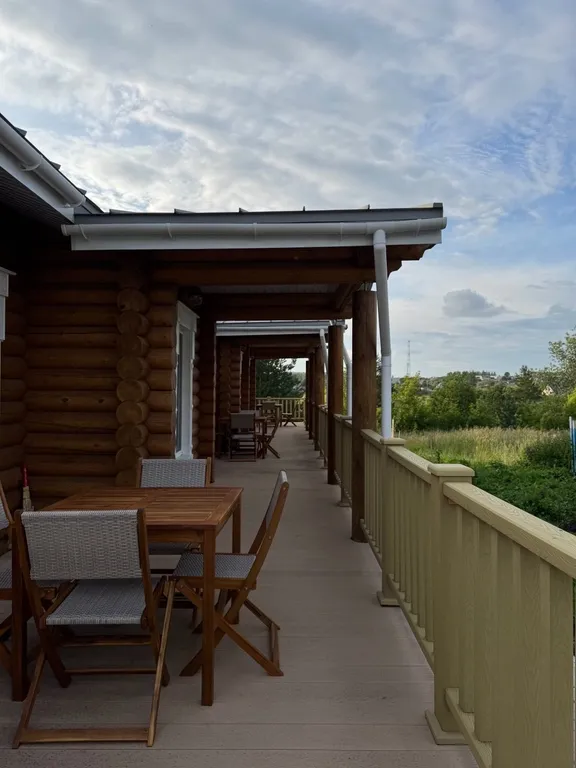 Доступная Среда, уютный бревенчатый дом с выходом на террасу