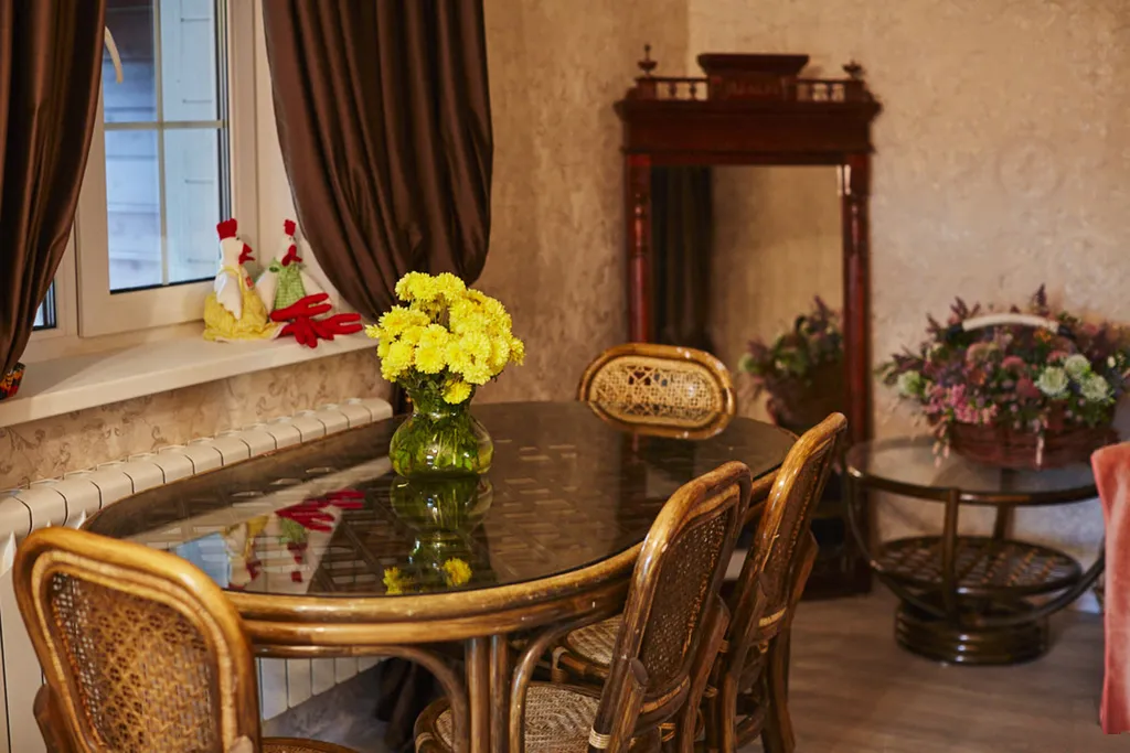 Уютный светлый дом в окружении природы