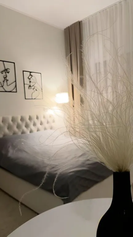 Студия с шикарным высоким потолком