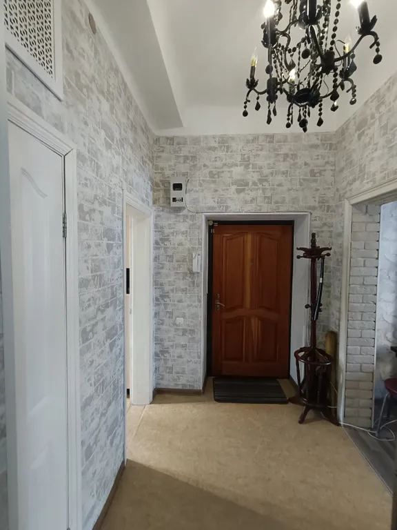 Квартира возле штаба округа и ТЦ Счастье