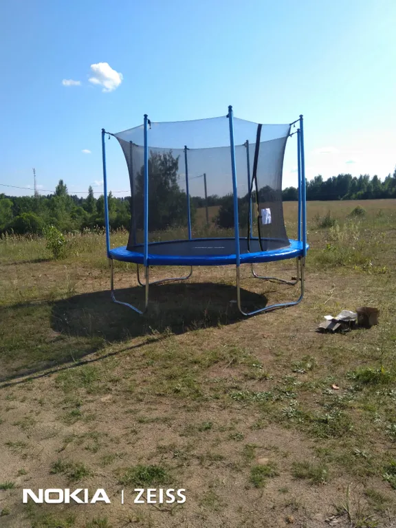 Страна Див на 2 гектарах земли, в изоляции и с озером