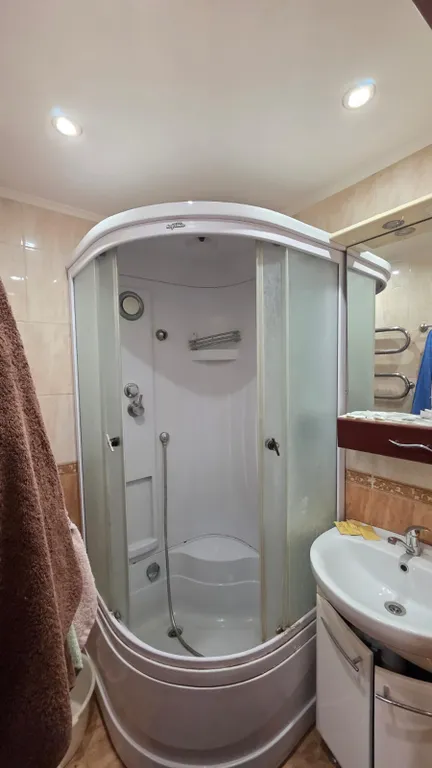 Рядом госпиталь. Хороший вариант и для командированных