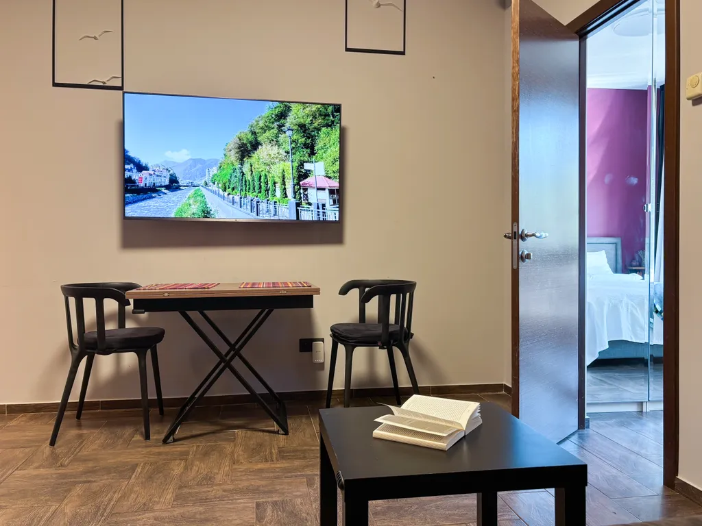 Квартира отдельной спальней и балконом в центре Поляны