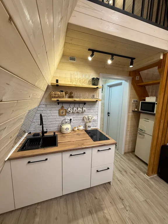 Уютный домик у леса