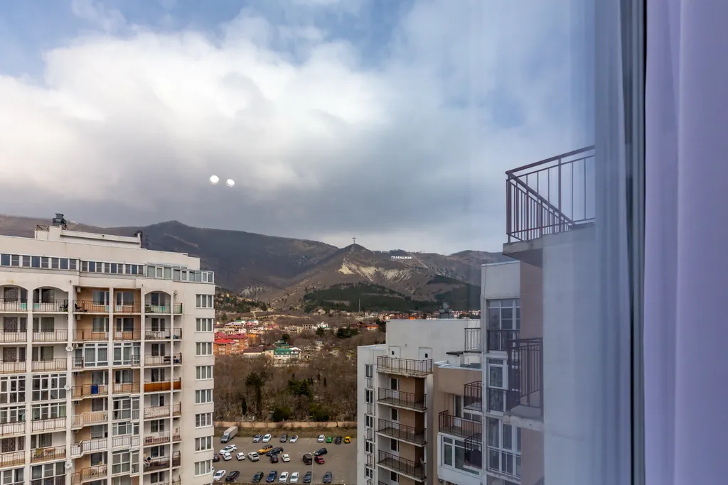 Квартира Двухкомнатная квартира класса комфорт с панорамным остеклением ветер гор — Геленджик