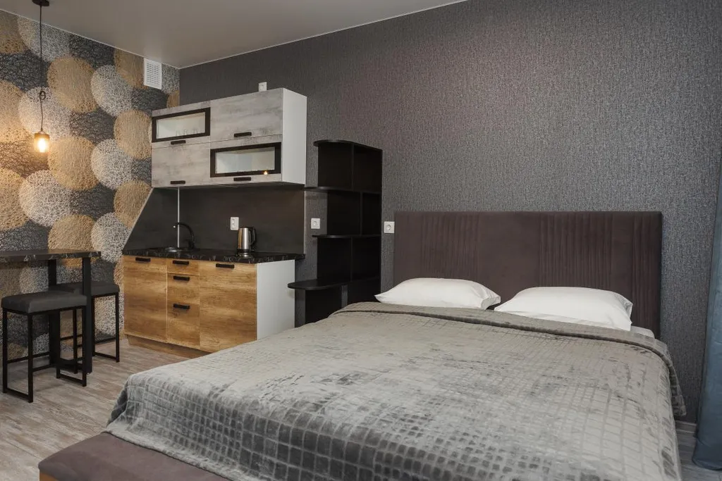 Студия с видом на город