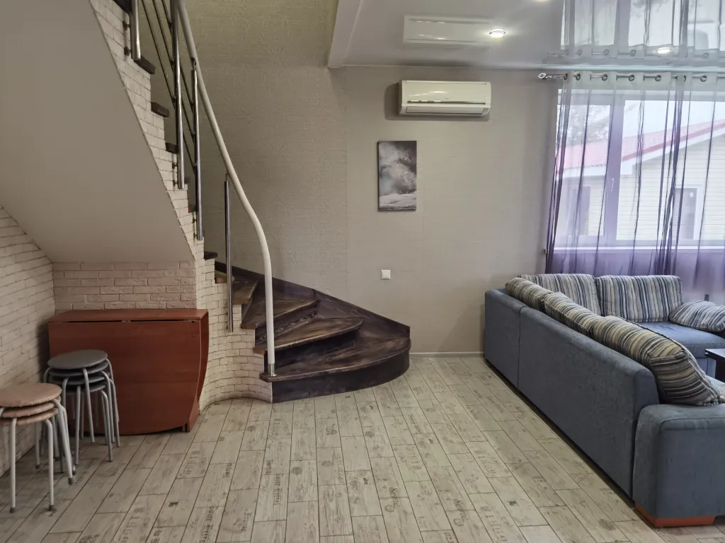 Уютный коттедж с 4-ми спальнями, баней и бильярдом у озера