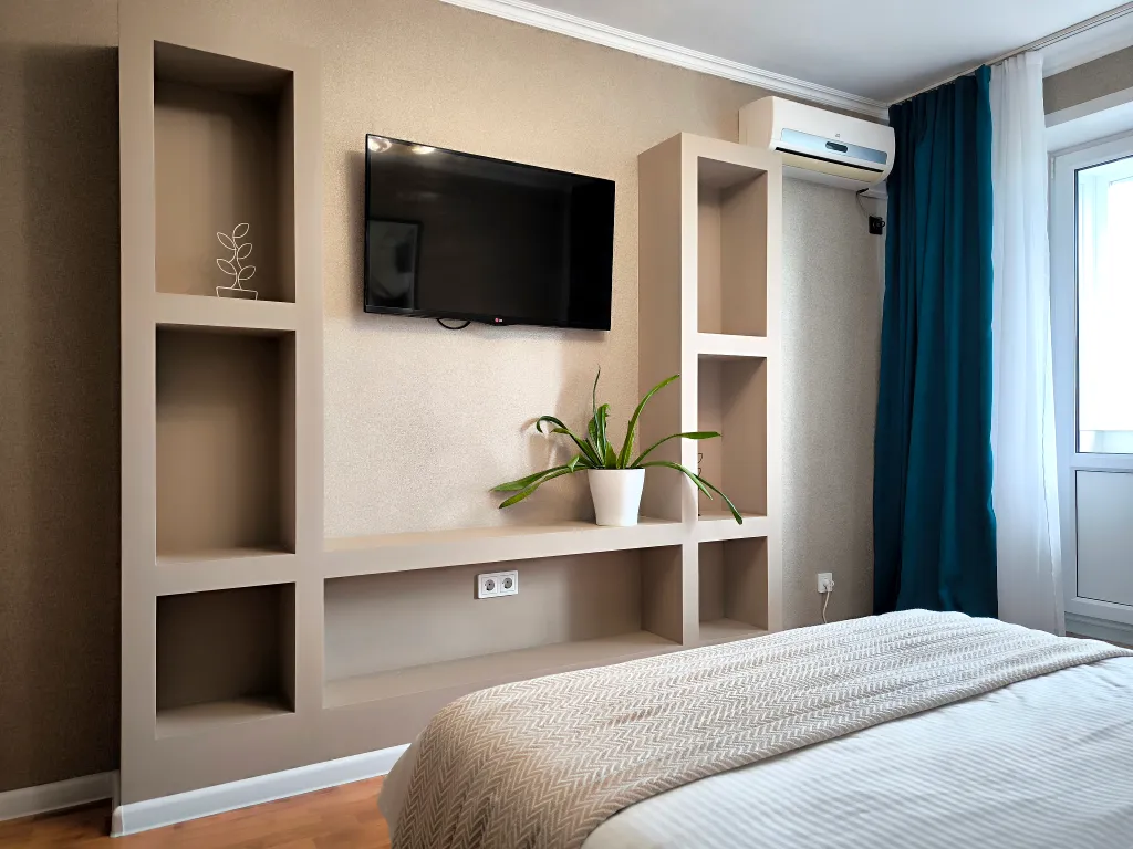 Солнечная двухкомнатная квартира с видом на город