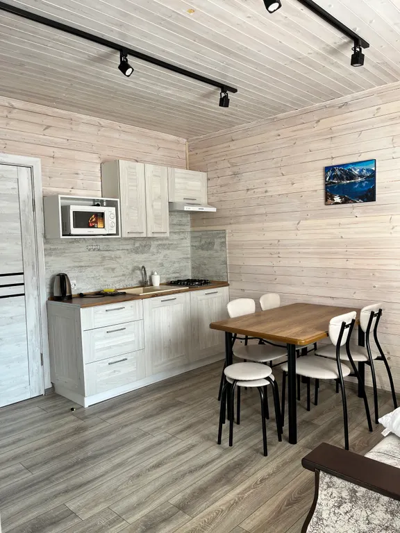 Коттедж с видом на горы 2