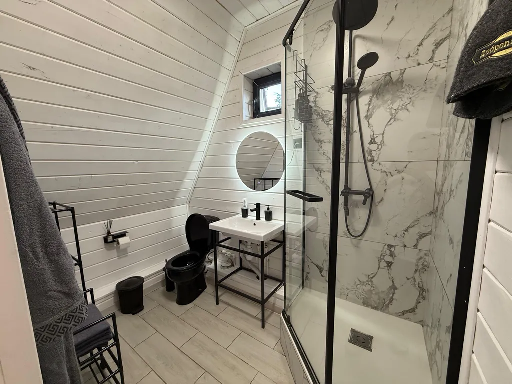 Домик в лесу с банным чаном