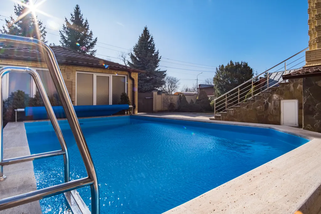 Просторный дом, бассейн с подогревом