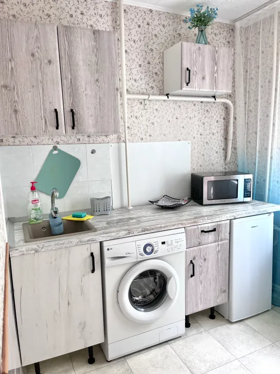 Двухкомнатная квартира около городских прудов