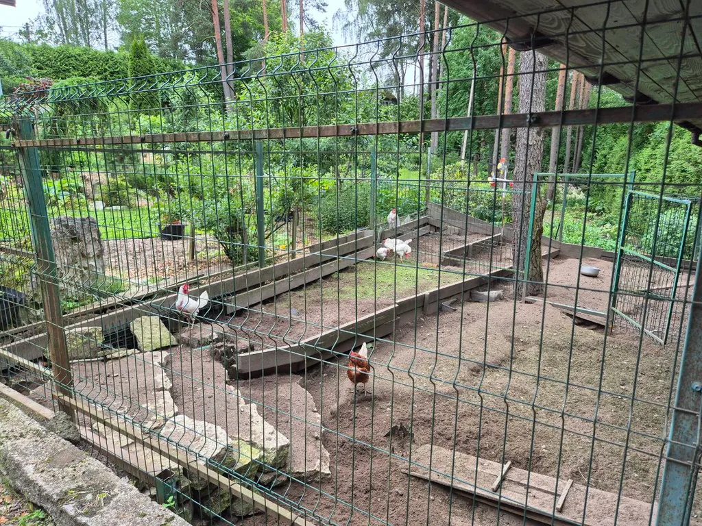 Двухэтажный загородный дом рядом с озером