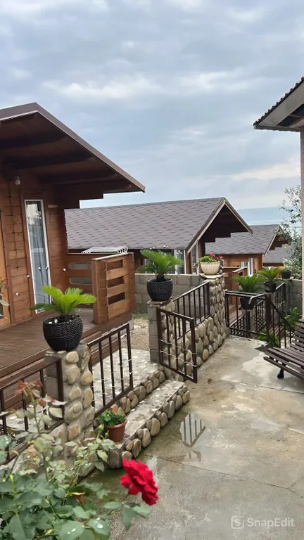 Эко-домик у моря на белых скалах