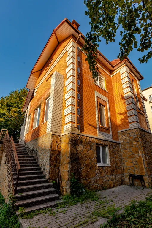 Уютный дом в центре города