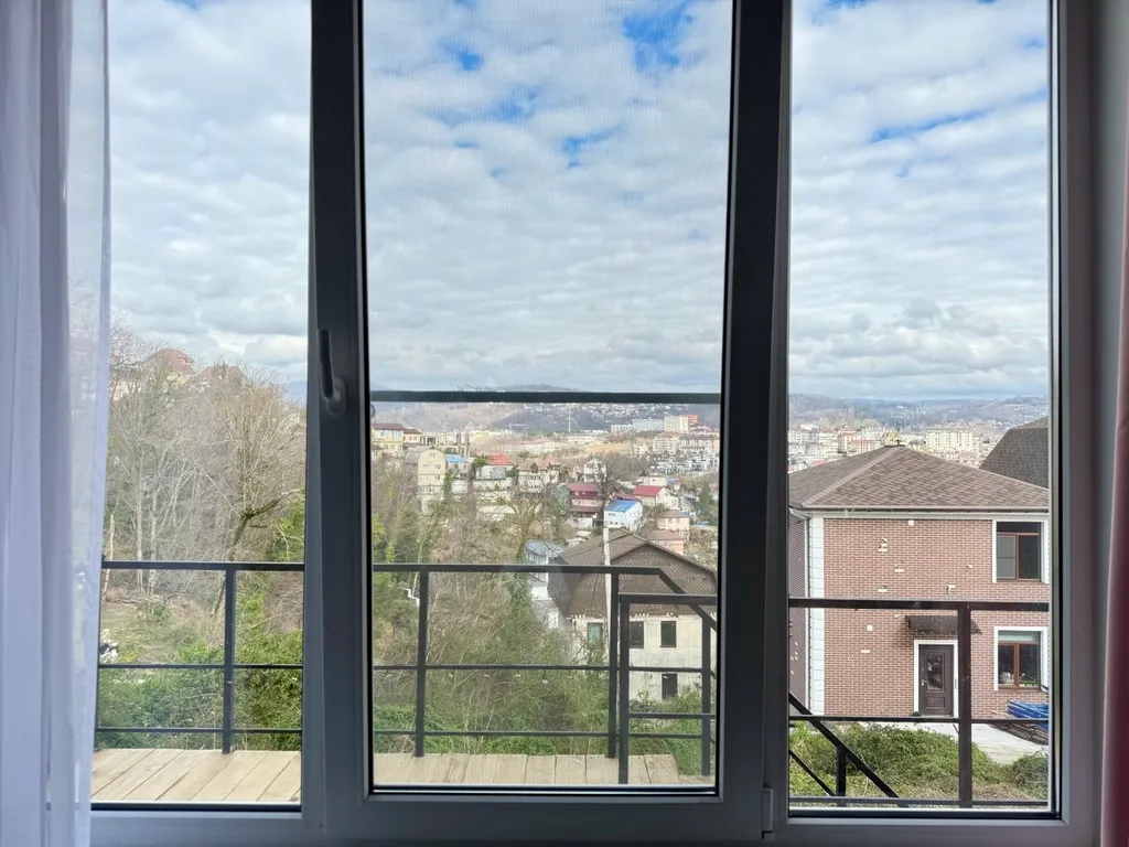 Коттедж Коттедж Уютный таунхаус с террасой и парковкой — Сочи