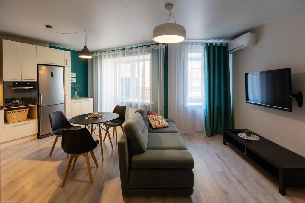 Три комнаты и два балкона в районе дендрария