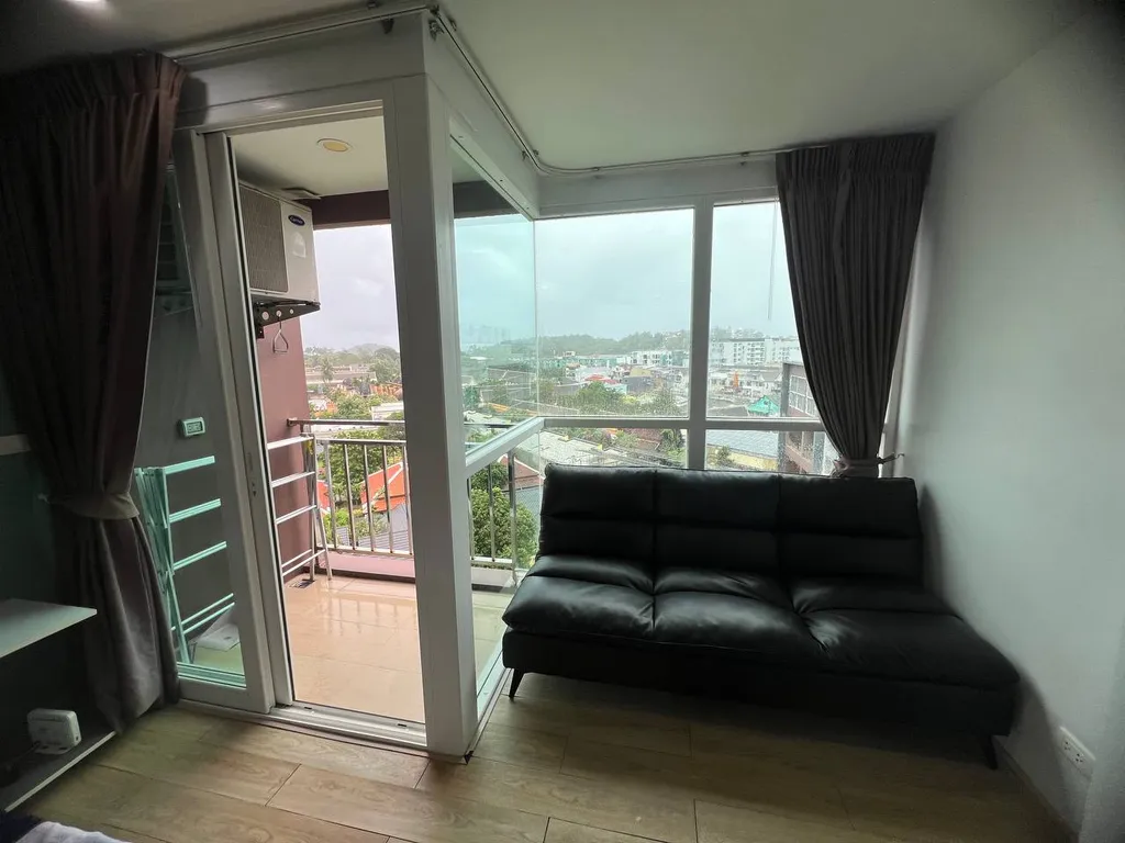 Студия после ремонта с потрясающим видом в центре Каты