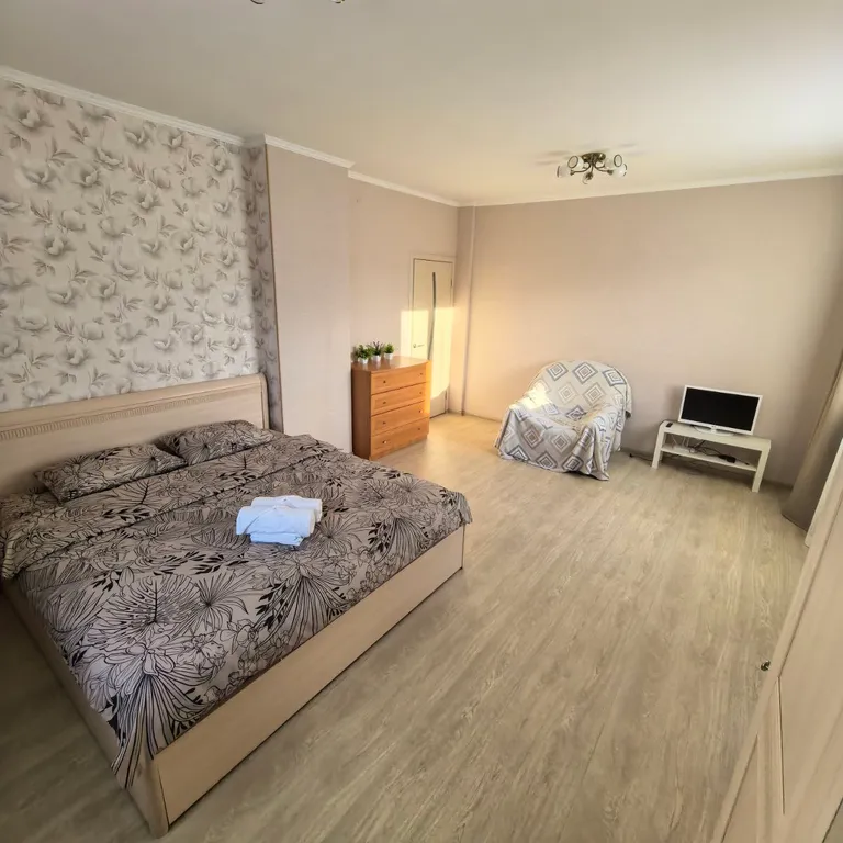 Большая 2-я квартира с отдельными 2-мя спальнями, отдельной кухней